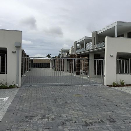 Apartment In Queens Park Perth Exterior photo