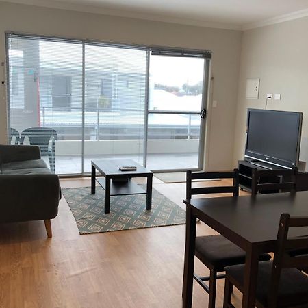 Apartment In Queens Park Perth Exterior photo